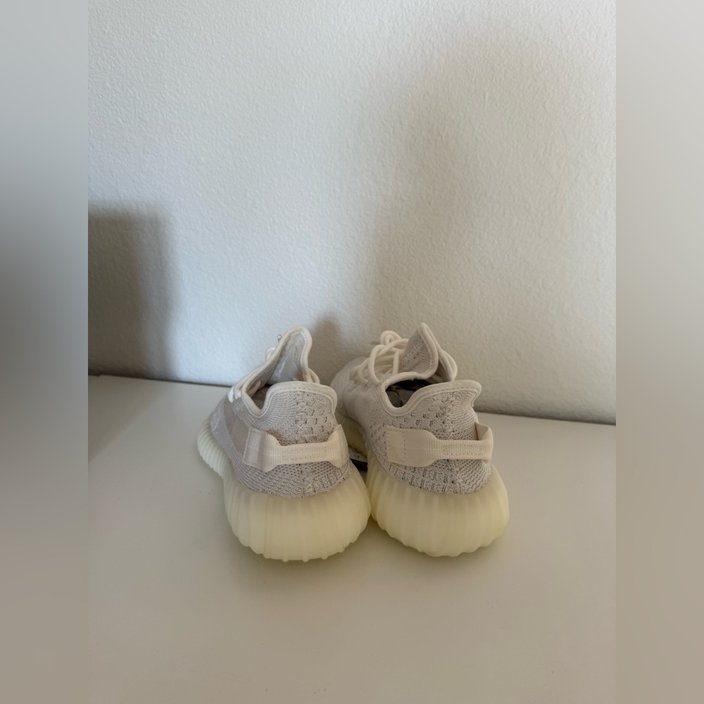 New Yeezy 350 sneakers women’s 100% authentic - Picture 6 of 11